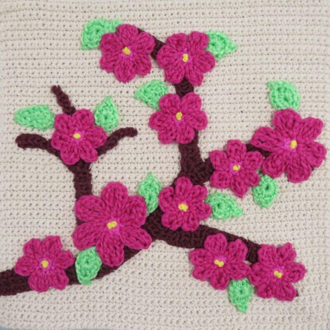 Free-Crochet-Circle-at-the-Parrott-Gallery-duZPWq