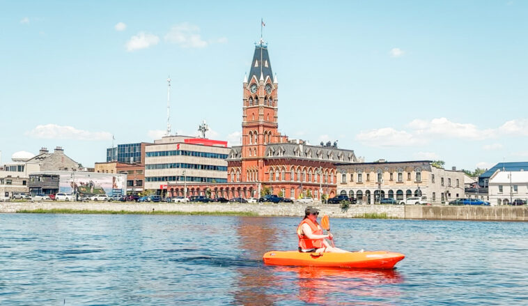 Seven Paddles offers canoe and kayak rentals in Belleville.